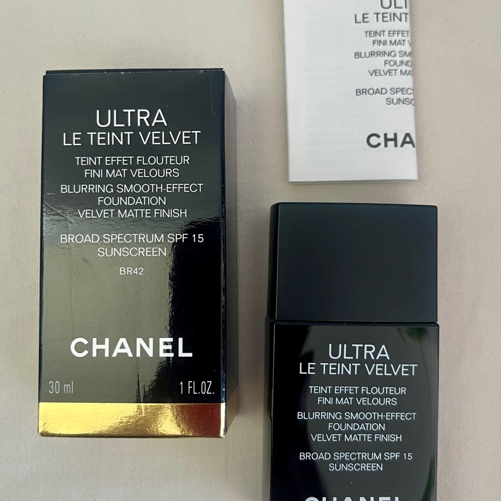 CHANEL ULTRA LE TEINT VELVET FOUNDATION BR42